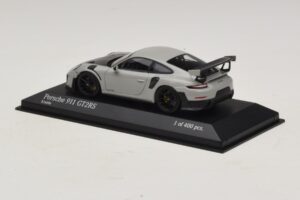 Porsche 911 991.2 GT2 RS Chalk Minichamps 1:43 410067237 Metal - imagem 3 de 5