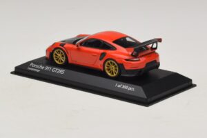 Porsche 911 991.2 GT2 RS Laranja Minichamps 1:43 410067229 Metal - imagem 3 de 5