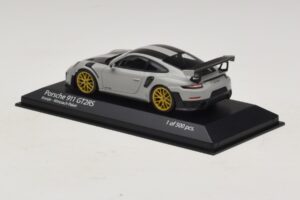 Porsche 911 991.2 GT2 RS Weissach Package Chalk Minichamps 1:43 410067220 Metal - imagem 3 de 5