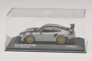 Porsche 911 991.2 GT2 RS Weissach Package Chalk Minichamps 1:43 410067220 Metal - imagem 4 de 5