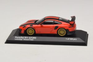 Porsche 911 991.2 GT2 RS Weissach Package Laranja Minichamps 1:43 410067224 Metal