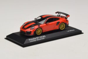 Porsche 911 991.2 GT2 RS Weissach Package Laranja Minichamps 1:43 410067224 Metal - imagem 2 de 5