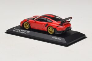Porsche 911 991.2 GT2 RS Weissach Package Vermelho Minichamps 1:43 410067221 Metal - imagem 3 de 5