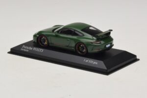 Porsche 911 991.2 GT3 Verde Minichamps 1:43 410066028 Metal - imagem 3 de 5