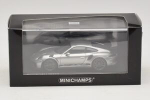 Porsche 911 991.2 GT3 RS Prata Minichamps 1:43 410067020 Metal - imagem 5 de 5