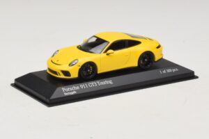 Porsche 911 991.2 GT3 Touring Amarelo Minichamps 1:43 410067421 Metal - imagem 2 de 5