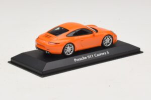 Porsche 911 991 Carrera S Laranja Maxichamps 1:43 940060221 Metal - imagem 2 de 5