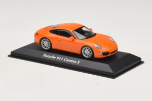 Porsche 911 991 Carrera S Laranja Maxichamps 1:43 940060221 Metal - imagem 3 de 5