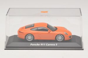 Porsche 911 991 Carrera S Laranja Maxichamps 1:43 940060221 Metal - imagem 4 de 5