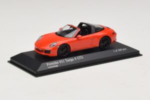 Porsche 911 991 Targa 4 GTS Laranja Minichamps 1:43 410067341 Metal - imagem 2 de 5