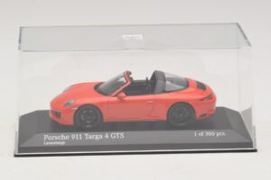 Porsche 911 991 Targa 4 GTS Laranja Minichamps 1:43 410067341 Metal - imagem 4 de 5