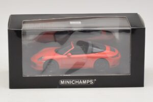 Porsche 911 991 Targa 4 GTS Laranja Minichamps 1:43 410067341 Metal - imagem 5 de 5