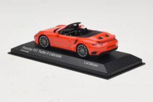 Porsche 911 991 Turbo S Cabriolet Laranja Minichamps 1:43 410067181 Metal - imagem 3 de 5