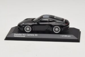 Porsche 911 992 Carrera 4S Preto Metálico Minichamps 1:43 410069320 Metal