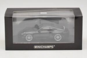 Porsche 911 992 Carrera 4S Preto Metálico Minichamps 1:43 410069320 Metal - imagem 5 de 5