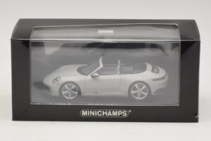 Porsche 911 992 Carrera 4S Cabriolet Cinzento Minichamps 1:43 410069331 Metal - imagem 5 de 5