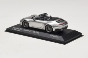 Porsche 911 992 Carrera 4S Cabriolet Prata Minichamps 1:43 410069330 Metal - imagem 3 de 5