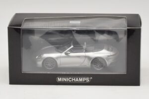 Porsche 911 992 Carrera 4S Cabriolet Prata Minichamps 1:43 410069330 Metal - imagem 5 de 5