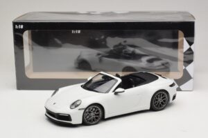 Porsche 911 992 Carrera 4S Cabriolet Branco Minichamps 1:18 155067330 Metal - imagem 6 de 6