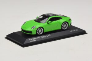 Porsche 911 992 Carrera 4S Verde Minichamps 1:43 410069322 Metal - imagem 2 de 5