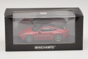 Porsche 911 992 Carrera 4S Vermelho Minichamps 1:43 410069321 Metal - imagem 5 de 5