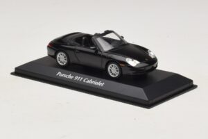 Porsche 911 996 Cabriolet Preto Metálico Maxichamps 1:43 940061030 Metal - imagem 3 de 5