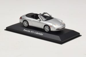 Porsche 911 996 Cabriolet Prateado Maxichamps 1:43 940061031 Metal - imagem 3 de 5
