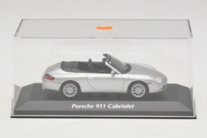 Porsche 911 996 Cabriolet Prateado Maxichamps 1:43 940061031 Metal - imagem 4 de 5