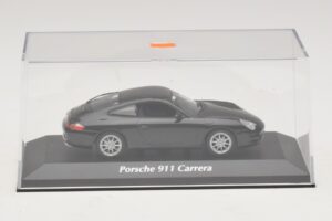 Porsche 911 996 Carrera Preto Maxichamps 1:43 940061020 Metal - imagem 4 de 5