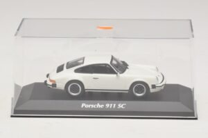 Porsche 911 SC Branco Maxichamps 1:43 940062020 Diecast - imagem 4 de 5