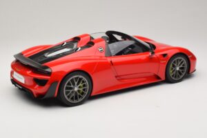 Porsche 918 Spyder Weissach Package Guards Red AUTOart 1:12 12122 Metal - imagem 3 de 8