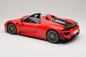 Porsche 918 Spyder Weissach Package Guards Red AUTOart 1:12 12122 Metal - imagem 7 de 8