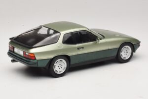 Porsche 924 Turbo Verde Claro & Verde Escuro MCG 1:18 MCG18660 Metal - imagem 2 de 6