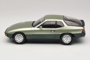 Porsche 924 Turbo Verde Claro & Verde Escuro MCG 1:18 MCG18660 Metal - imagem 3 de 6