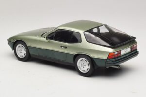 Porsche 924 Turbo Verde Claro & Verde Escuro MCG 1:18 MCG18660 Metal - imagem 5 de 6