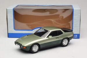 Porsche 924 Turbo Verde Claro & Verde Escuro MCG 1:18 MCG18660 Metal - imagem 6 de 6