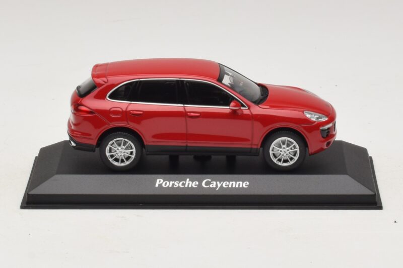 Porsche Cayenne 958 Vermelho Maxichamps 1:43 Porsche Cayenne 958 Vermelho Maxichamps 1:43 940063200 Metal