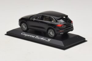 Porsche Cayenne 958 Turbo S Preto Minichamps 1:43 WAP0200220E Metal - imagem 3 de 5