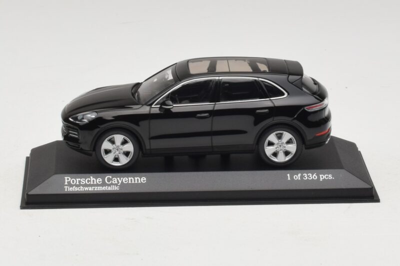 Porsche Cayenne Preto Metálico Minichamps 1:43 410066301 Metal