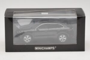 Porsche Cayenne Preto Metálico Minichamps 1:43 410066301 Metal - imagem 5 de 5