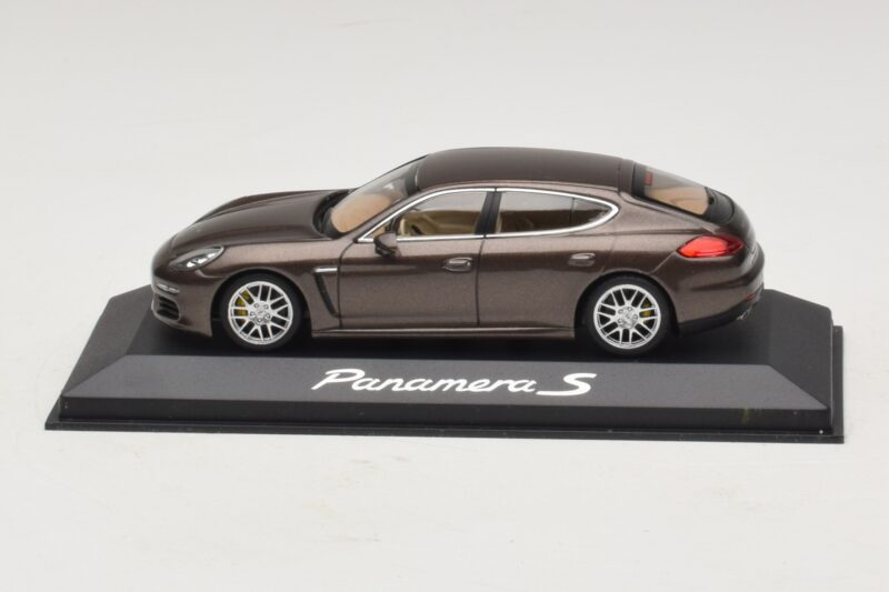 Porsche Panamera 970 S Castanho Metálico Minichamps 1:43 Porsche Panamera 970 S Castanho Metálico Minichamps 1:43 WAP0203400E Metal