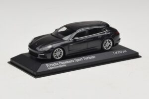 Porsche Panamera 971 4 E-Hybrid Sport Turismo Cinzento Minichamps 1:43 410066112 Metal - imagem 2 de 5