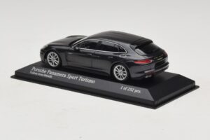 Porsche Panamera 971 4 E-Hybrid Sport Turismo Cinzento Minichamps 1:43 410066112 Metal - imagem 3 de 5