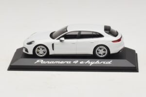 Porsche Panamera 971 4 E-Hybrid Branco Minichamps 1:43 WAP0207620H Metal
