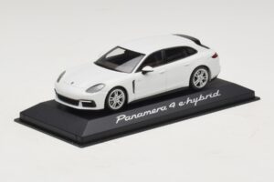 Porsche Panamera 971 4 E-Hybrid Branco Minichamps 1:43 WAP0207620H Metal - imagem 2 de 5