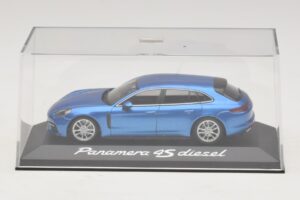 Porsche Panamera 971 4S Diesel Azul Metálico Minichamps 1:43 WAP0207600H Metal - imagem 4 de 5