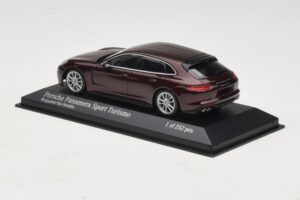 Porsche Panamera 971 Sport Turismo 4S Vermelho Minichamps 1:43 410066110 Metal - imagem 3 de 5
