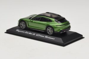 Porsche Taycan Turbo S Cross Turismo Verde Minichamps 1:43 WAP0207830M003 Metal - imagem 3 de 5