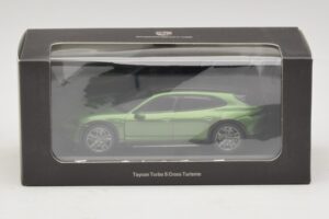 Porsche Taycan Turbo S Cross Turismo Verde Minichamps 1:43 WAP0207830M003 Metal - imagem 5 de 5