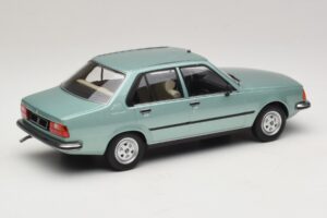 Renault 18 Verde Claro MCG 1:18 MCG18596 Metal - imagem 2 de 6